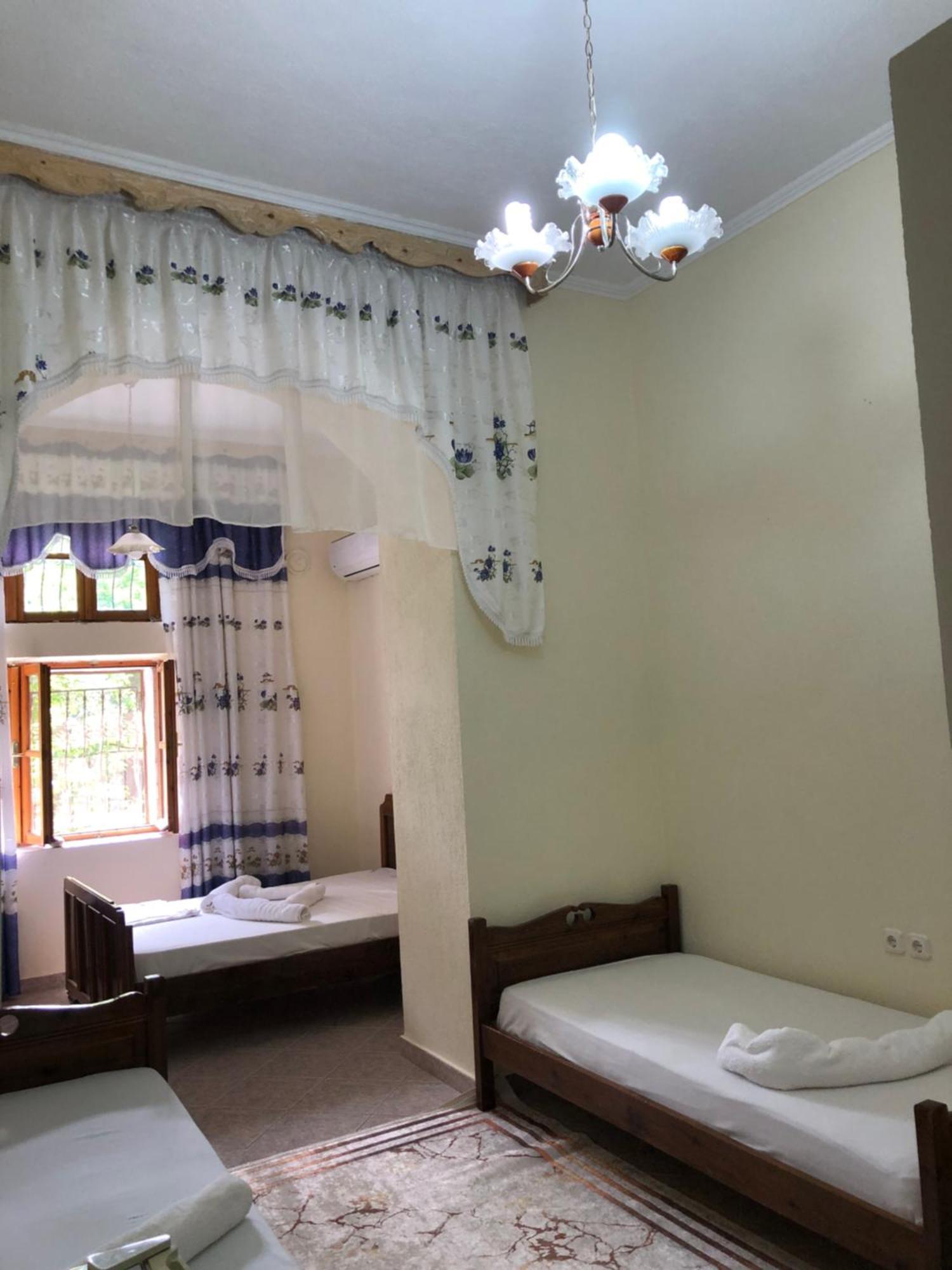 Stone Pazar Guest House Гірокастра Екстер'єр фото